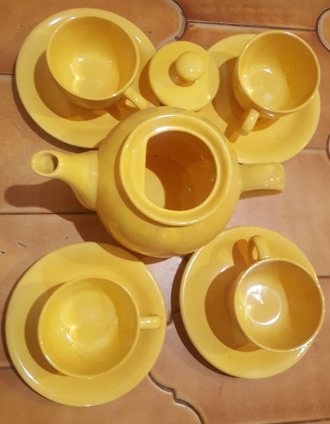 sarga_teas_keszlet.jpg